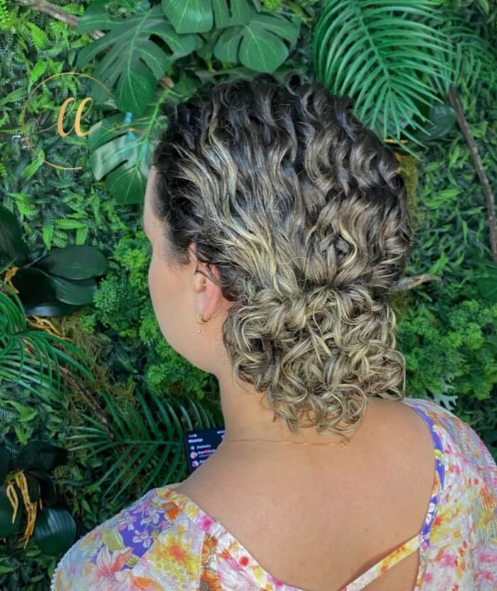 Penteado cacheado