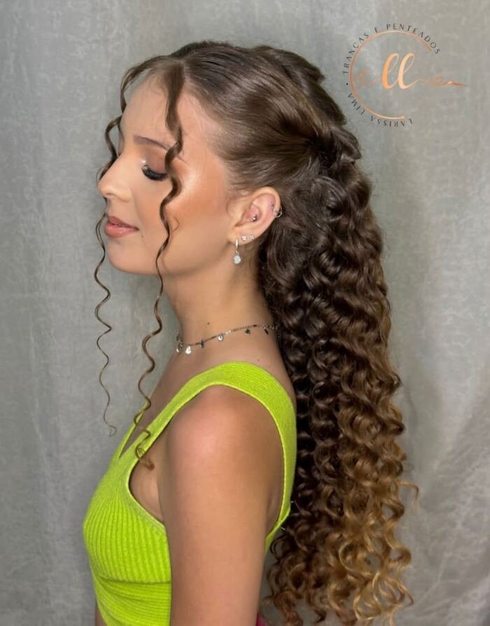 Penteado cacheado