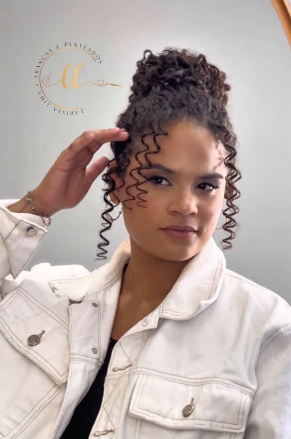 Penteado cacheado